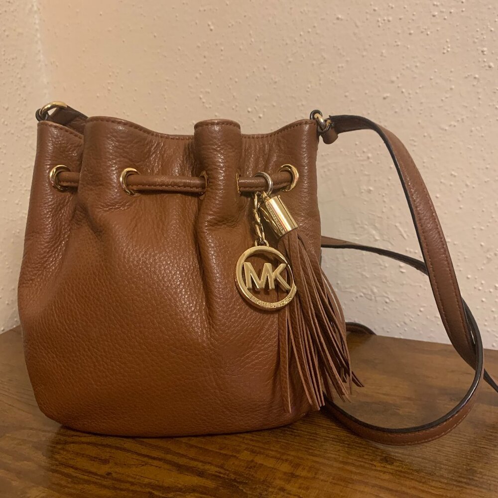 Michael Kors Brown Pheobe Pebbled Leather Handbag Crossbody - Picture 1 of 16